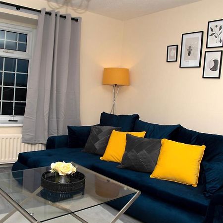 Xb Property - Comfy House Perfect For Families Contractors Relocators เวสต์บรอมมิช ภายนอก รูปภาพ