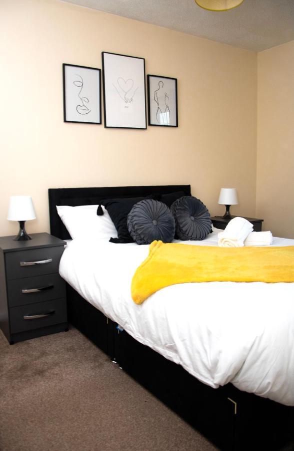 Xb Property - Comfy House Perfect For Families Contractors Relocators เวสต์บรอมมิช ภายนอก รูปภาพ